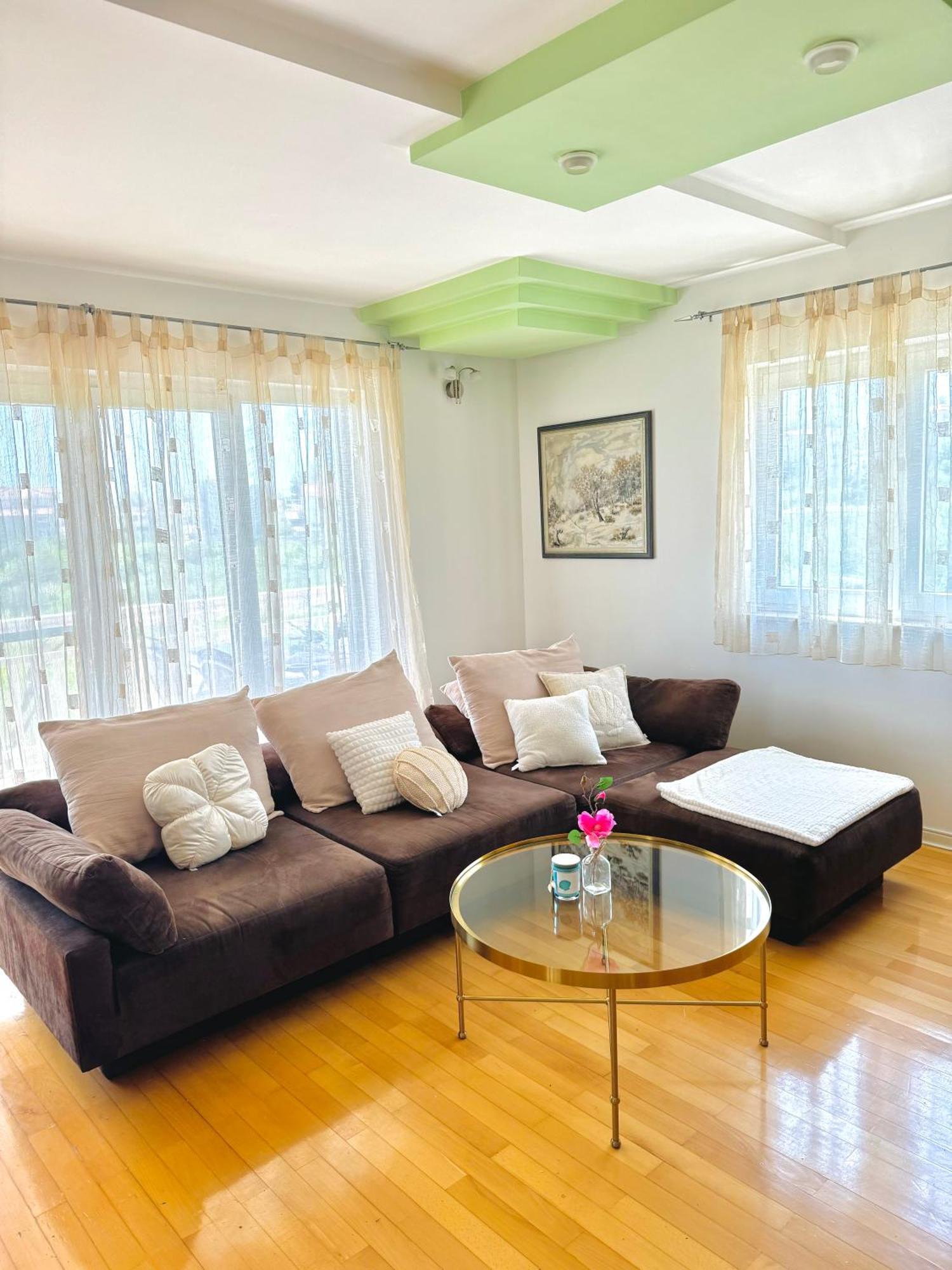 Garden Apartment *